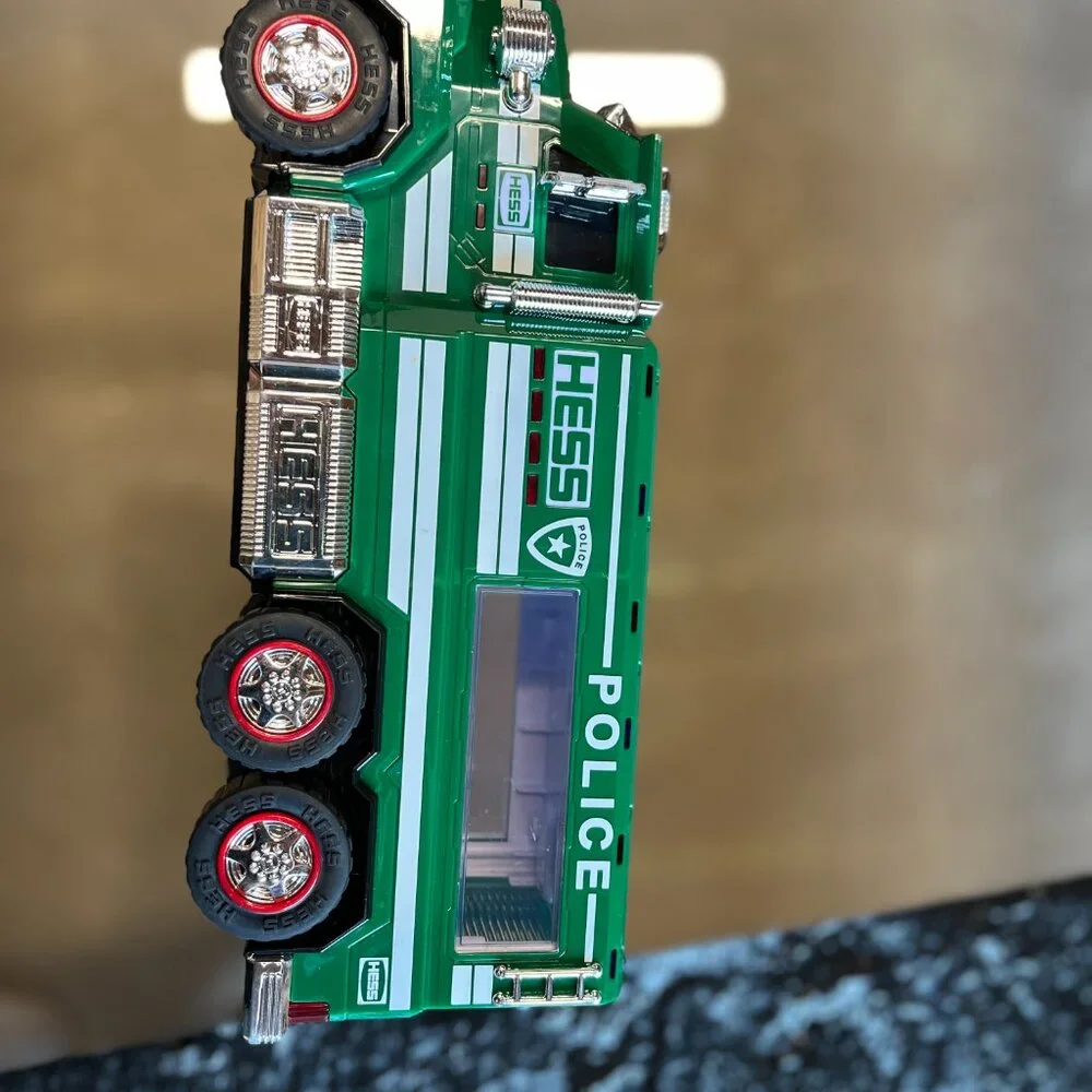 Hess Police Truck‎ Toy (k) (Great Condition - lights up with flashing lights!)